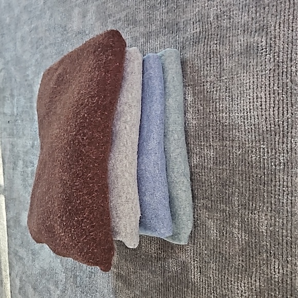 GAP Sweaters - Picture 1 of 10